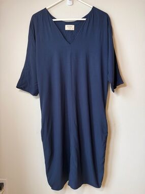 Bodybag by Jude midi dress navy blue V neck pockets loose fit relaxed Lagenlook